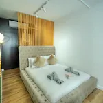 Designer 2br Duplex In With Wifi Ac