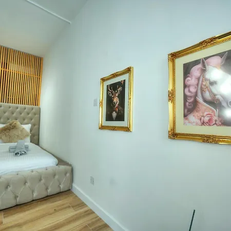 Designer 2br Duplex In With Wifi Ac