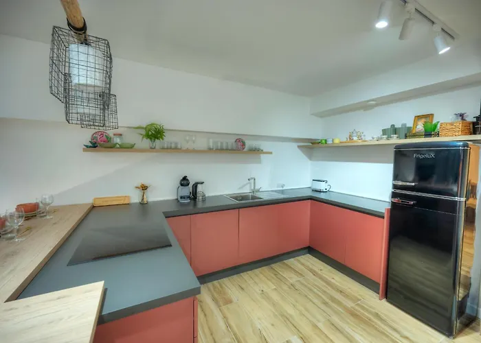 Designer 2br Duplex In With Wifi Ac