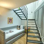 Designer 2br Duplex In With Wifi Ac דירה סליאמה