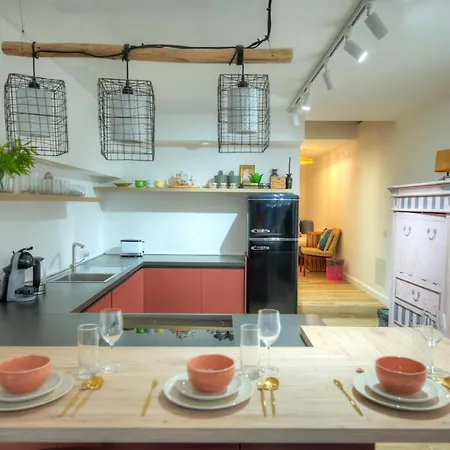 Designer 2br Duplex In With Wifi Ac アパート