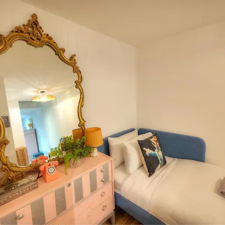Designer 2br Duplex In With Wifi Ac アパート