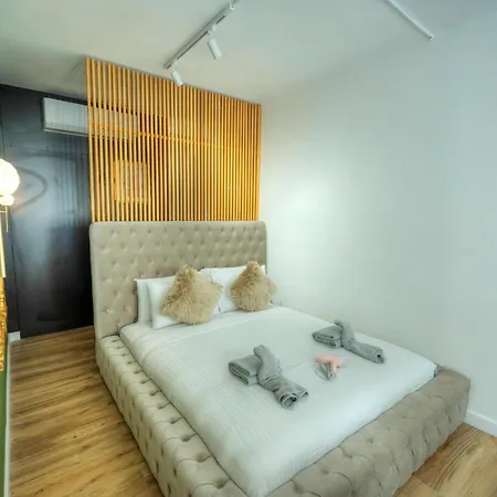 Designer 2br Duplex In With Wifi Ac