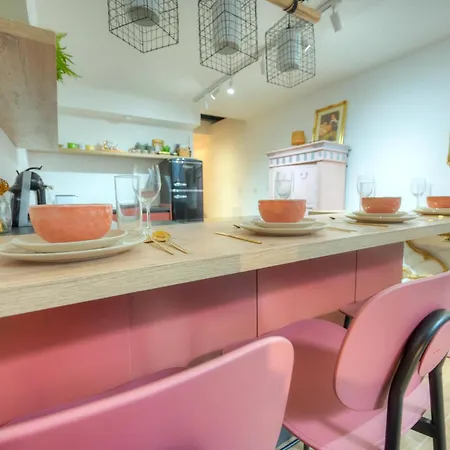Designer 2br Duplex In With Wifi Ac アパート