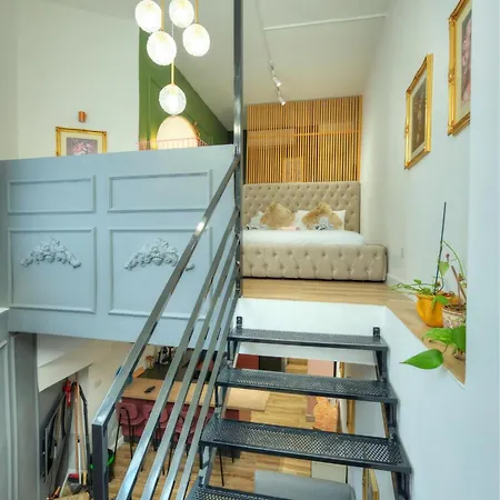 Designer 2br Duplex In With Wifi Ac スリーマ