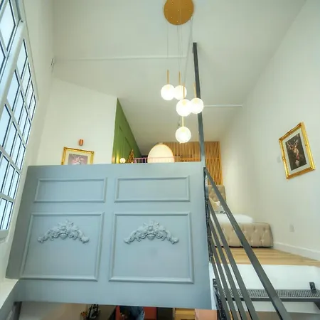 Designer 2br Duplex In With Wifi Ac スリーマ