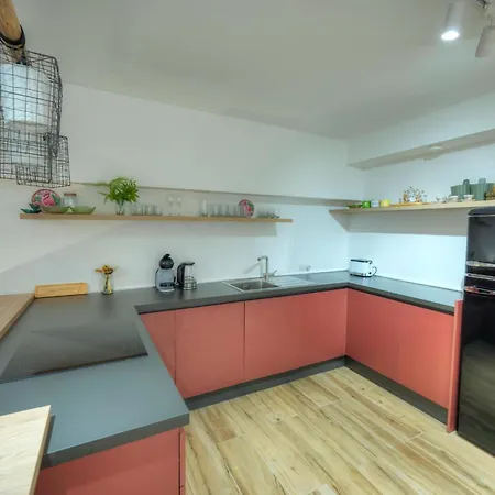Designer 2br Duplex In With Wifi Ac