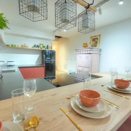 Designer 2br Duplex In With Wifi Ac アパート *