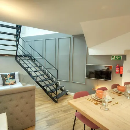 Designer 2br Duplex In With Wifi Ac