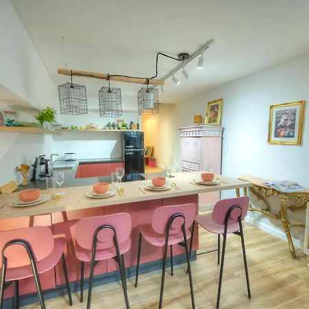 Designer 2br Duplex In With Wifi Ac アパート