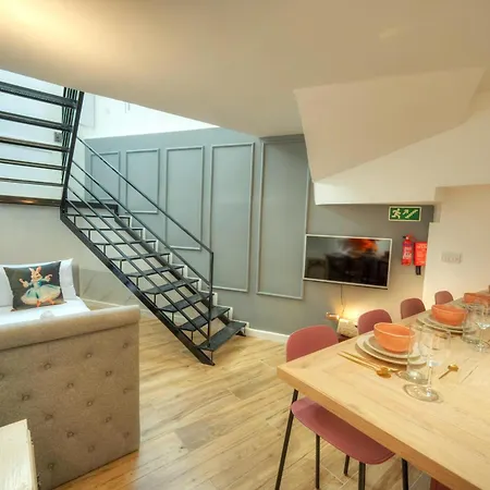 Designer 2br Duplex In With Wifi Ac *