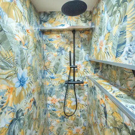 アパート Designer 2br Duplex In With Wifi Ac スリーマ