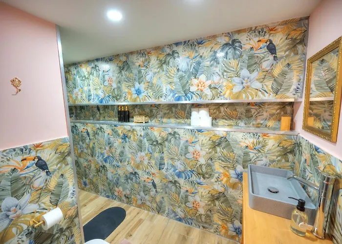 Designer 2br Duplex In With Wifi Ac *