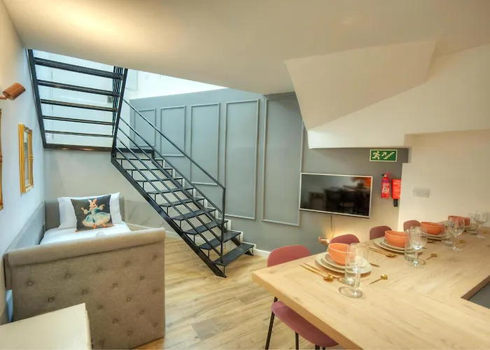 Designer 2br Duplex In With Wifi Ac