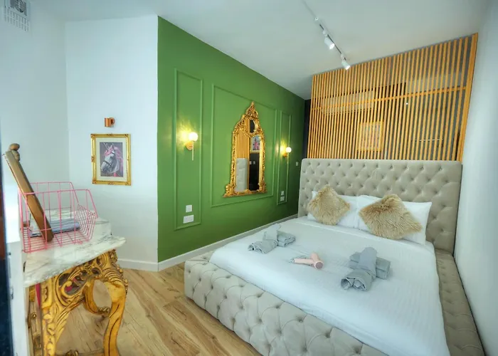 Designer 2br Duplex In With Wifi Ac Appartement *