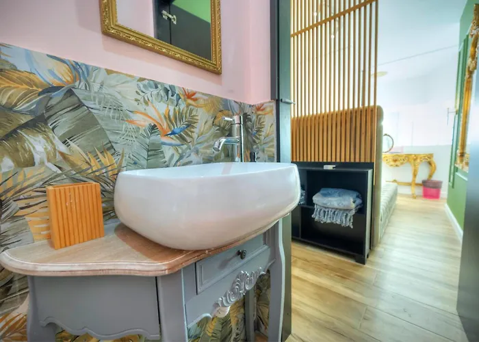 Designer 2br Duplex In With Wifi Ac