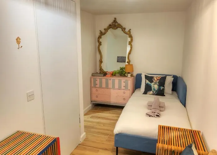 Lejlighed Designer 2br Duplex In With Wifi Ac