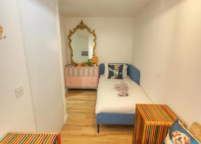 Lejlighed Designer 2br Duplex In With Wifi Ac