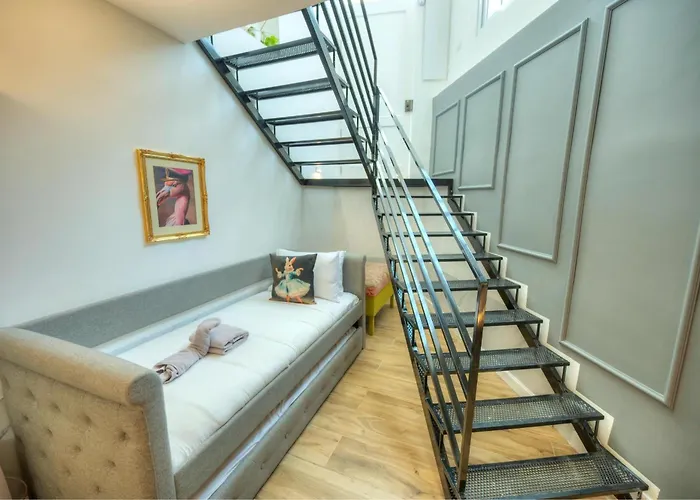 Designer 2br Duplex In With Wifi Ac *