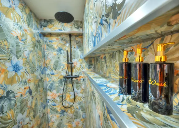 Designer 2br Duplex In With Wifi Ac Sliema