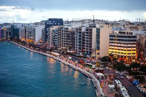 Designer 2br Duplex In With Wifi Ac Sliema