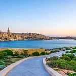 Designer 2br Duplex In With Wifi Ac Apartman Sliema