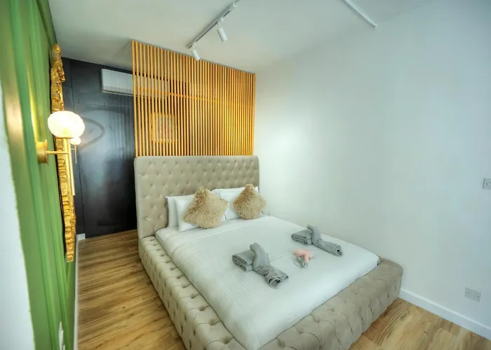 Designer 2br Duplex In With Wifi Ac