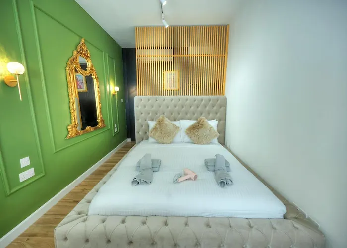 شقة Designer 2br Duplex In With Wifi Ac *