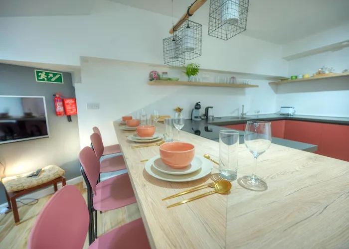 شقة Designer 2br Duplex In With Wifi Ac *