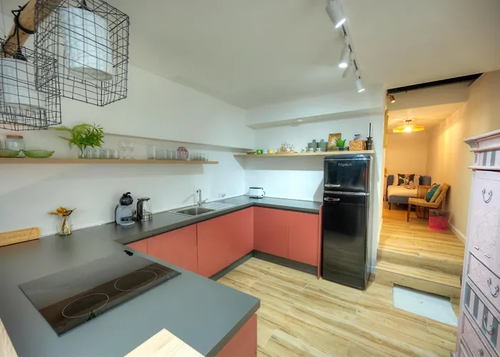 Designer 2br Duplex In With Wifi Ac شقة سليمة