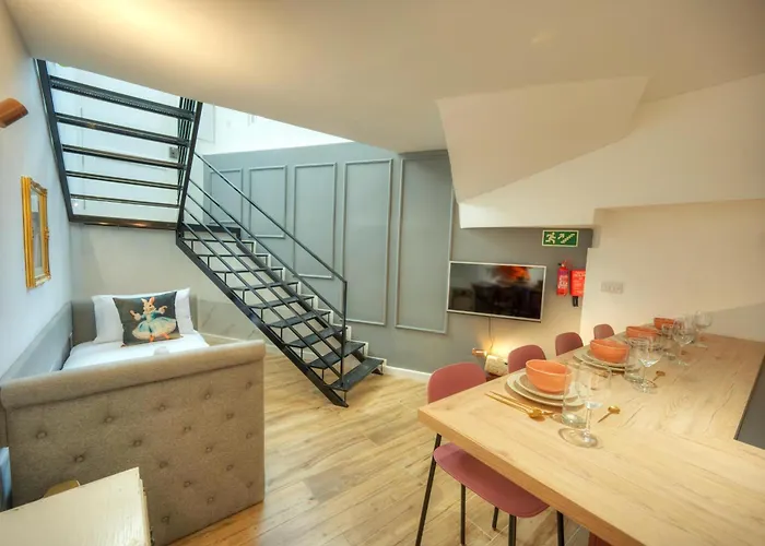 Designer 2br Duplex In With Wifi Ac *