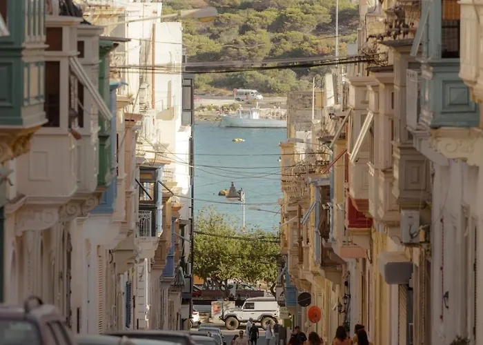 Designer 2br Duplex In With Wifi Ac *